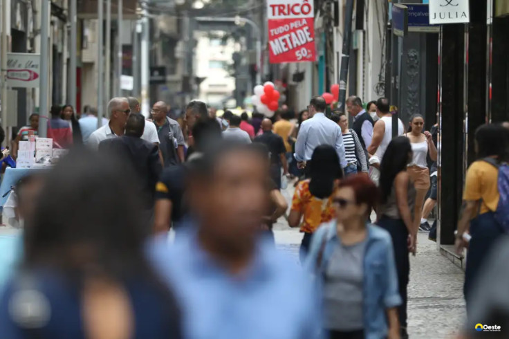 Abono salarial começa a ser pago para nascidos em março e abril