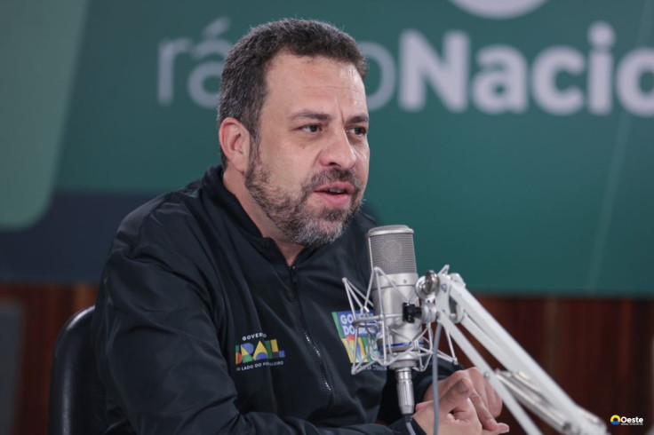 Acabar com a escala 6x1 é prioridade do governo, afirma Boulos