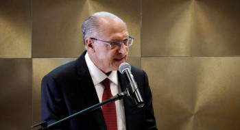 Alckmin deixará ministério em abril, mas seguirá como vice