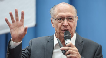 Alckmin diz que Milei presta desserviço à Argentina