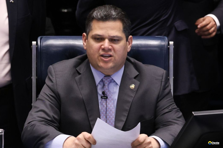 Alcolumbre cancela calendário para sabatina de Jorge Messias ao STF