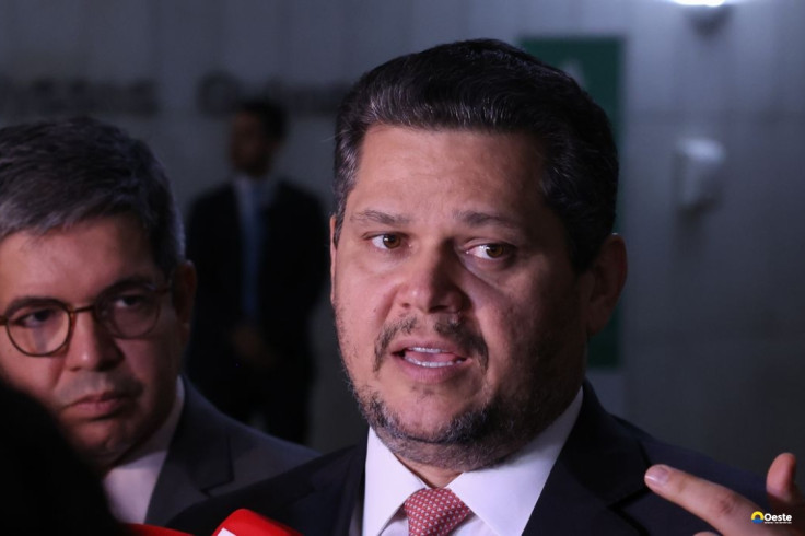 Alcolumbre envia PEC do fim da escala 6x1 para CCJ do Senado