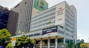 Alerj aprova dispensa de terno e gravata no verão em audiência pública