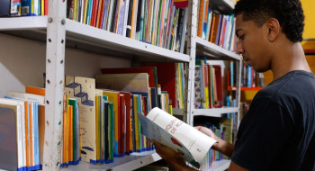 Alerj aprova formação de jovens para promover leitura e escrita no RJ