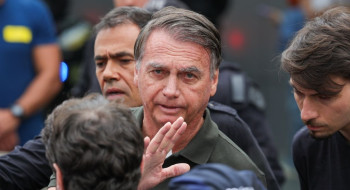 Alexandre de Moraes concede prisão domiciliar a Bolsonaro