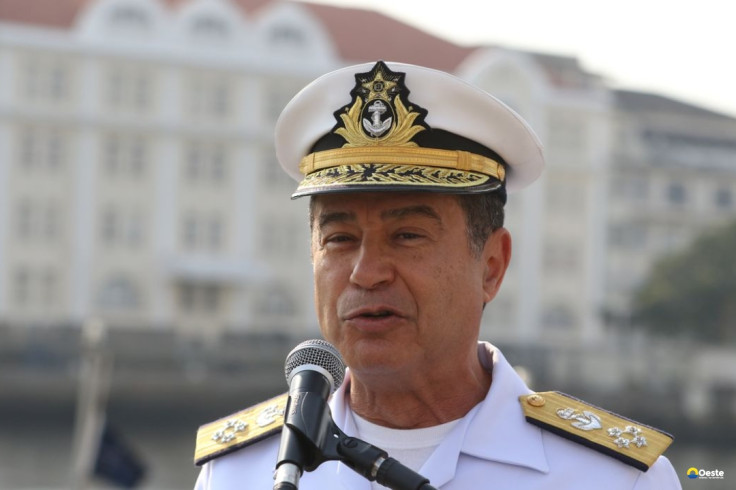 Almirante Gariner estava em academia quando foi preso pela PF