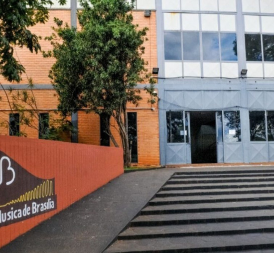 Alunos da Escola de Música de Brasília se apresentam na Rádio MEC