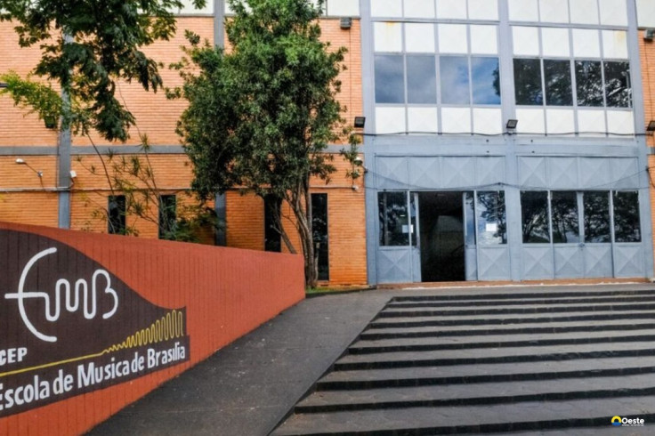 Alunos da Escola de Música de Brasília se apresentam na Rádio MEC