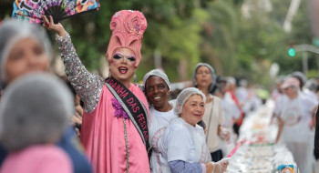 Aniversário da capital SP é comemorado com tradicional bolo do Bixiga