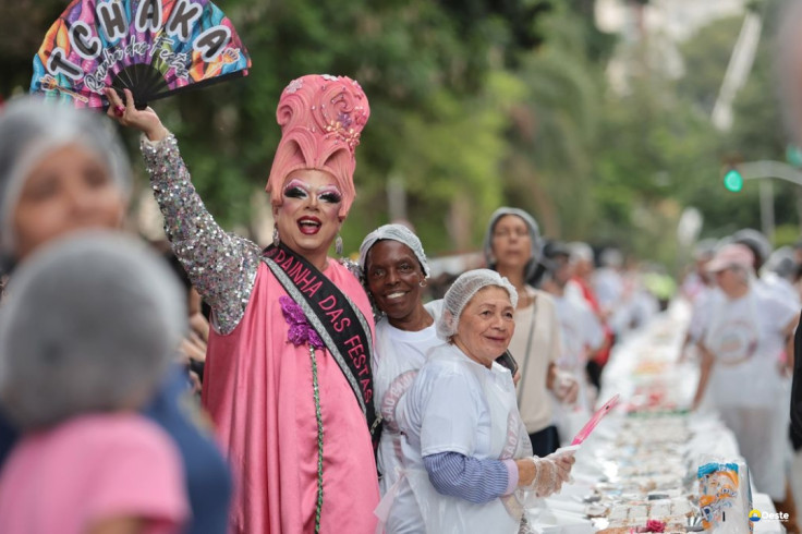Aniversário da capital SP é comemorado com tradicional bolo do Bixiga