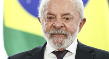 Antes de viagem ao Panamá, Lula conversa com presidente Mulino