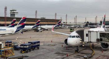 Anvisa atualiza regras de segurança sanitária para aviões e aeroportos