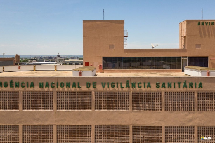 Anvisa proíbe lote falso de chá e suplementos inseguros para o consumo