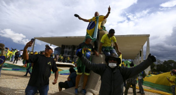 Argentina concede refúgio permanente a condenado pelo 8 de janeiro