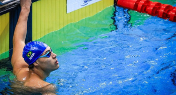 Arthur Xavier é prata nos 100m costas em competição em Barcelona