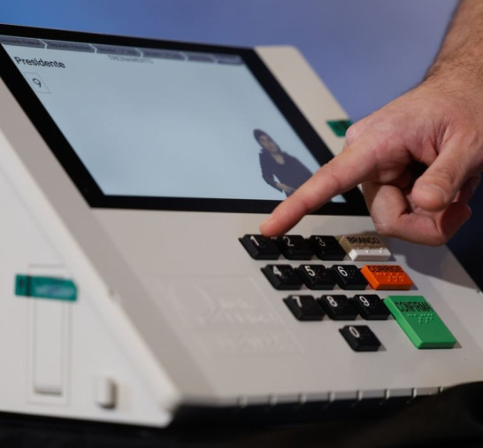 Assinatura digital e lacração impedem alteração em sistemas eleitorais