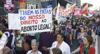 Ataque a aborto legal espalha "pânico moral", diz dirigente do Conanda