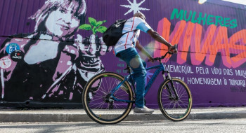 Ato contra feminicídio inaugura mural em homenagem a Tainara em SP