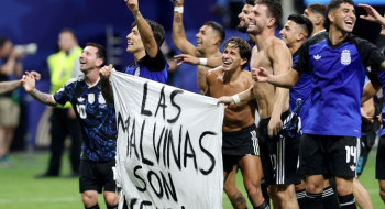 Ato de jogadores argentinos reacende debate sobre domínio das Malvinas