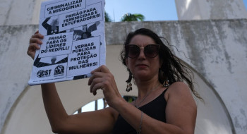 Ato nos Arcos da Lapa pede fim da violência contra mulheres e LGBTQIA+