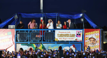 “Ato vergonhoso”, diz Lula sobre fuga de Flávio Bolsonaro
