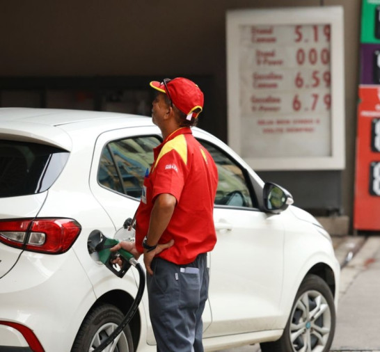 Aumento de etanol na gasolina divide opiniões sobre impacto em carros