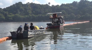 Barreira de cabelo humano ajudará a conter óleo na Baía de Guanabara