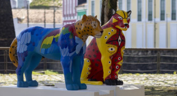 Belém vira galeria a céu aberto com estátuas de onças coloridas
