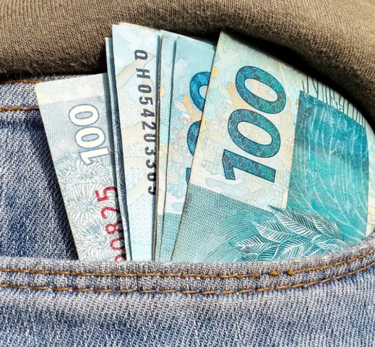 Beneficiários com NIS de final 4 recebem Bolsa Família de agosto