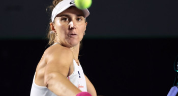 Bia Haddad cai na estreia e dupla de Stefani avança no WTA de Adelaide