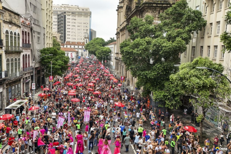 Bloco da Lexa atrai foliões para o circuito Preta Gil no centro do Rio