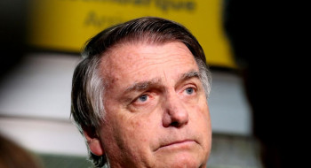 Bolsonaro deve ser internado amanhã para realizar cirurgia
