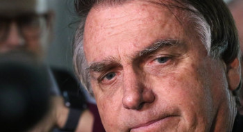 Bolsonaro é submetido à cirurgia para tratamento de hérnia bilateral