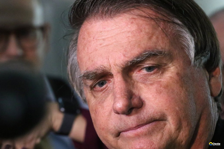 Bolsonaro é submetido à cirurgia para tratamento de hérnia bilateral