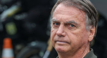 Bolsonaro passou por nova cirurgia para tratar soluço, diz Michelle