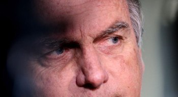 Bolsonaro tem crise de soluço e passa por atendimento médico na prisão