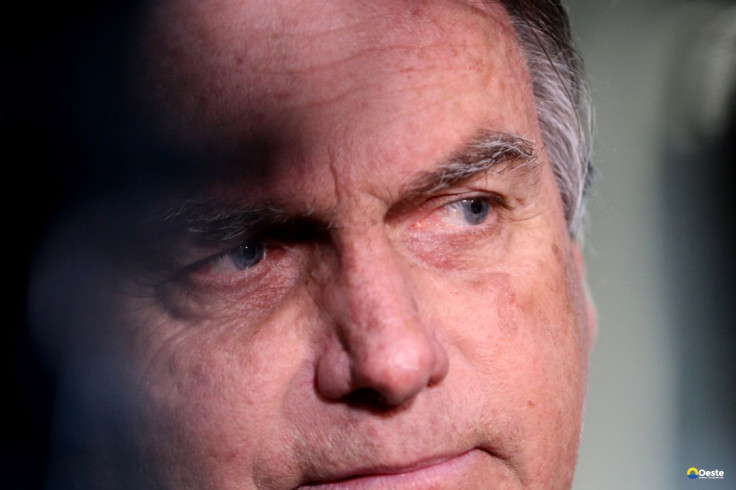 Bolsonaro tem crise de soluço e passa por atendimento médico na prisão