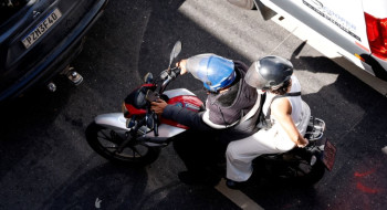 Bombeiros do RJ alertam motociclistas sobre uso dos itens de segurança