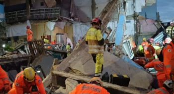 Bombeiros resgatam última vítima de escombros de lar de idosos em MG