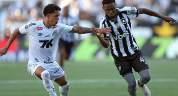 Botafogo fica duas vezes à frente, mas cede empate ao Santos no Rio