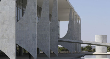 Brasil faz doação de material militar para Uruguai e Paraguai