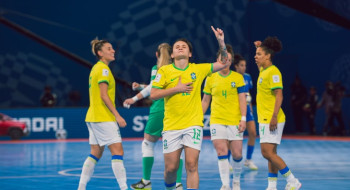 Brasil goleia Itália e está nas quartas da Copa do Mundo de futsal