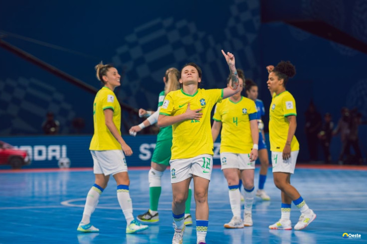 Brasil goleia Itália e está nas quartas da Copa do Mundo de futsal