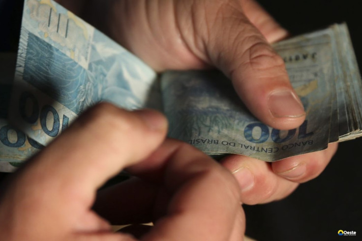 Brasileiros sacaram em dezembro R$ 429 milhões esquecidos em bancos