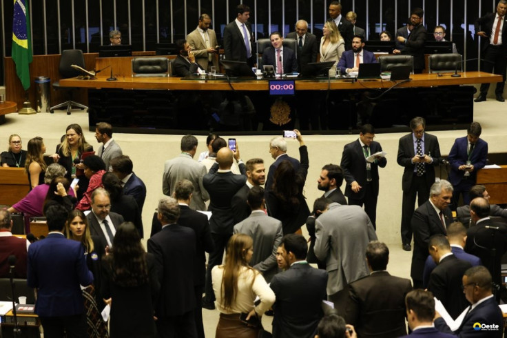 Câmara aprova redução de benefícios fiscais; projeto vai ao Senado