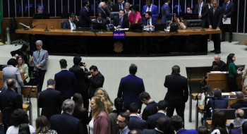 Câmara aprova urgência para votar projeto que cria bancada cristã