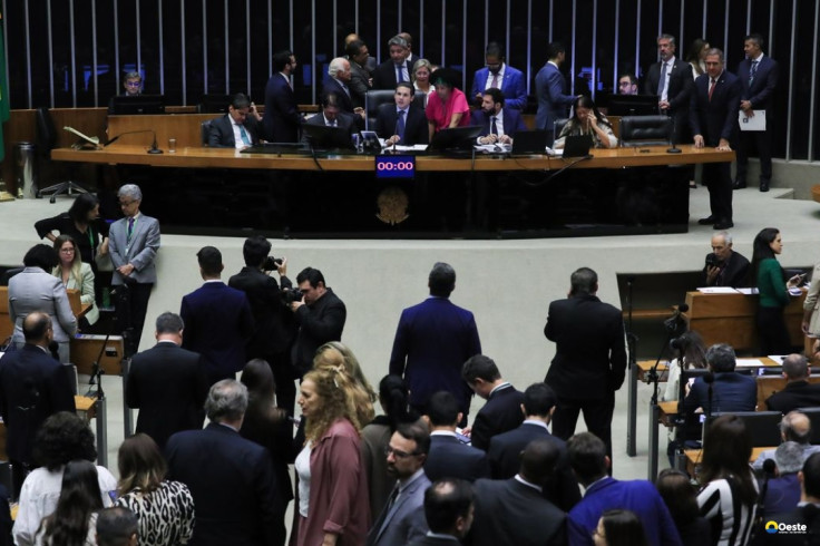 Câmara aprova urgência para votar projeto que cria bancada cristã