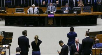 Câmara pode votar hoje projeto com novas regras para devedor contumaz