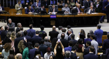 Câmara retoma trabalhos após retirada à força de Braga