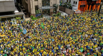 Campanha de Flávio Bolsonaro realiza manifestação na Paulista
